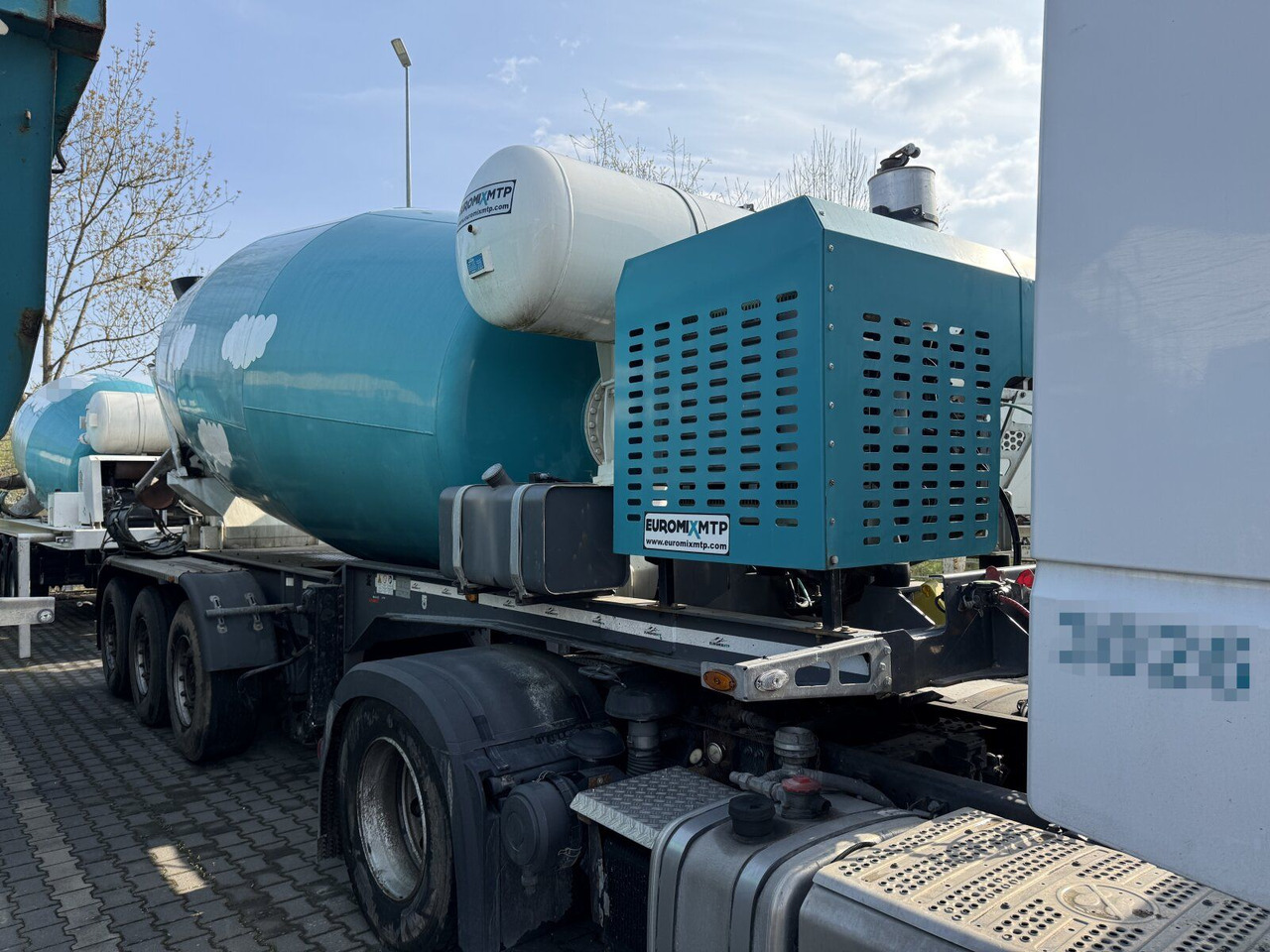 Betonmischer-Auflieger Euromix 12 m³ mit Motor - Concrete mixer truck: picture 4 Betonmischer-Auflieger Euromix 12 m³ mit Motor - Concrete mixer truck: picture 4