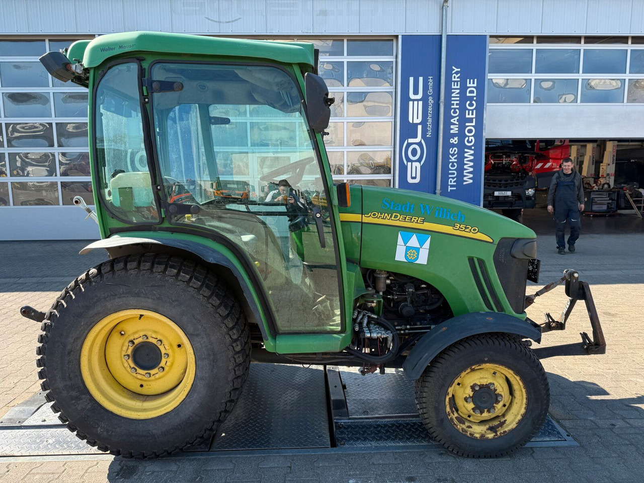 John Deere 3520 Kommunaltrak. Frontkraftheber Kuppeldreieck - Farm tractor: picture 2 John Deere 3520 Kommunaltrak. Frontkraftheber Kuppeldreieck - Farm tractor: picture 2