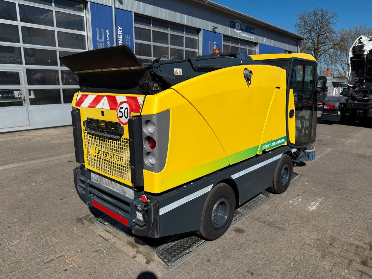 Johnston C202 Kleinkehrmaschine 2 M³ - 6.000 h - Road sweeper: picture 3 Johnston C202 Kleinkehrmaschine 2 M³ - 6.000 h - Road sweeper: picture 3