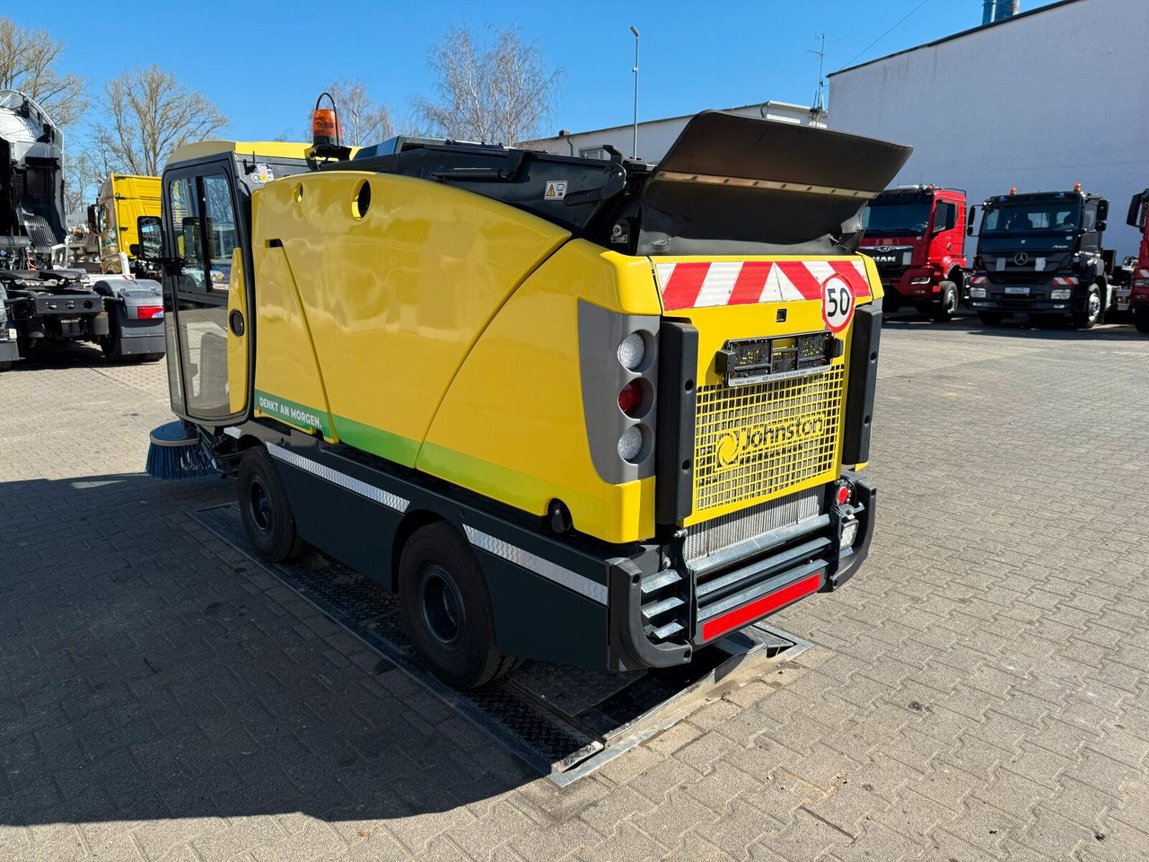 Johnston C202 Kleinkehrmaschine 2 M³ - 6.000 h - Road sweeper: picture 5 Johnston C202 Kleinkehrmaschine 2 M³ - 6.000 h - Road sweeper: picture 5