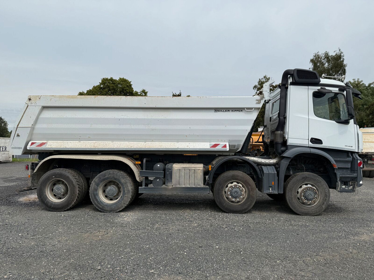 Mercedes-Benz AROCS 4145 8x8 Meiller Muldenkipper - Skip loader truck: picture 3 Mercedes-Benz AROCS 4145 8x8 Meiller Muldenkipper - Skip loader truck: picture 3