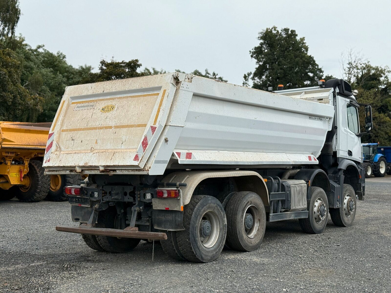 Mercedes-Benz AROCS 4145 8x8 Meiller Muldenkipper - Skip loader truck: picture 4 Mercedes-Benz AROCS 4145 8x8 Meiller Muldenkipper - Skip loader truck: picture 4