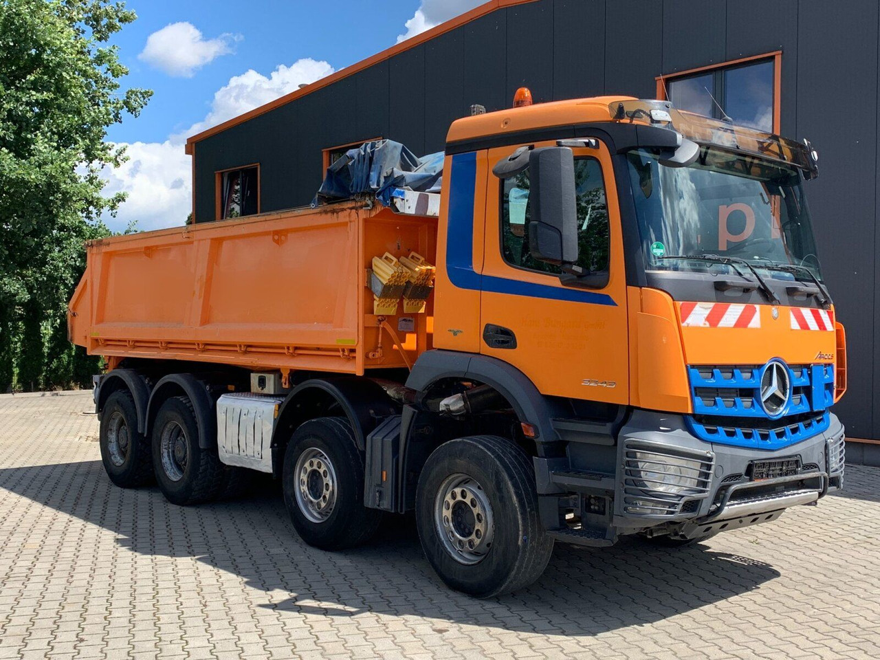 Mercedes-Benz Arocs 3243 8x4 Dreiseitenkipper mit Bordmatik - Tipper: picture 1 Mercedes-Benz Arocs 3243 8x4 Dreiseitenkipper mit Bordmatik - Tipper: picture 1