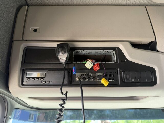Scania G450 XT 4x4 Euro 6 SZM Kipphydraulik Blatt/ Luft - Tractor unit: picture 4 Scania G450 XT 4x4 Euro 6 SZM Kipphydraulik Blatt/ Luft - Tractor unit: picture 4