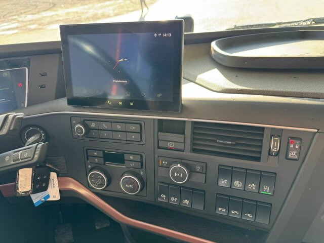 Volvo FH16 750 8X4 Holztransport Alukar TOP! - Log truck: picture 2 Volvo FH16 750 8X4 Holztransport Alukar TOP! - Log truck: picture 2