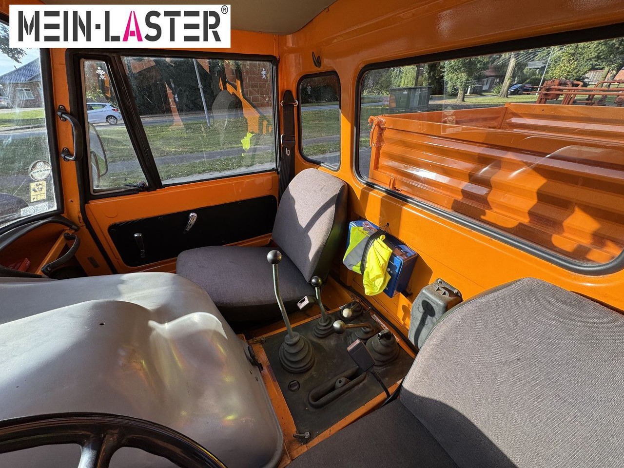 Crane truck, Dropside/ Flatbed truck Unimog U 1100 Atlas AK 3006 nur 14.215 km-1. Hand: picture 19 Crane truck, Dropside/ Flatbed truck Unimog U 1100 Atlas AK 3006 nur 14.215 km-1. Hand: picture 19