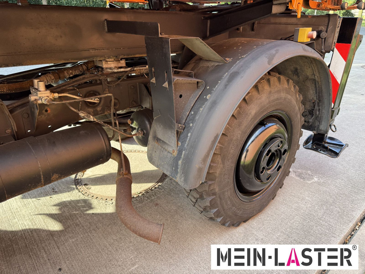 Crane truck, Dropside/ Flatbed truck Unimog U 1100 Atlas AK 3006 nur 14.215 km-1. Hand: picture 14 Crane truck, Dropside/ Flatbed truck Unimog U 1100 Atlas AK 3006 nur 14.215 km-1. Hand: picture 14