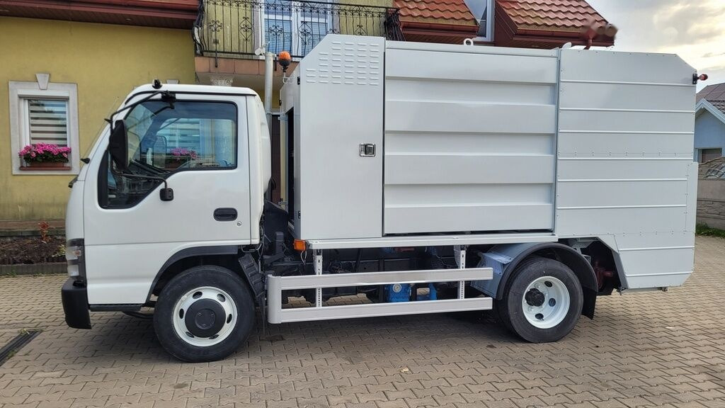 Isuzu NQR75 Container washer laveuse lavacassonetti myjka - Garbage truck: picture 5 Isuzu NQR75 Container washer laveuse lavacassonetti myjka - Garbage truck: picture 5