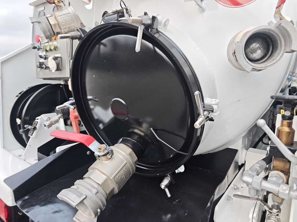 Vacuum truck Land Rover Defender VAACUM truck canalisation cleaner 4x4: picture 48