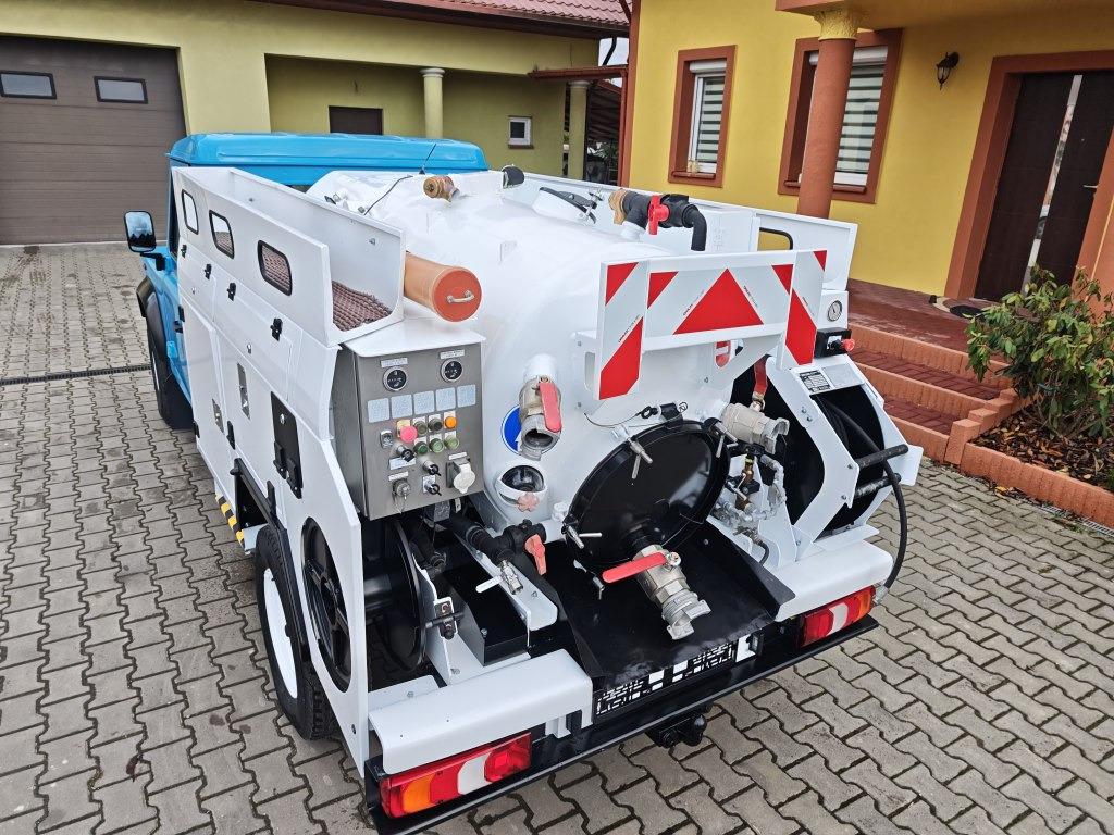 Vacuum truck Land Rover Defender VAACUM truck canalisation cleaner 4x4: picture 9