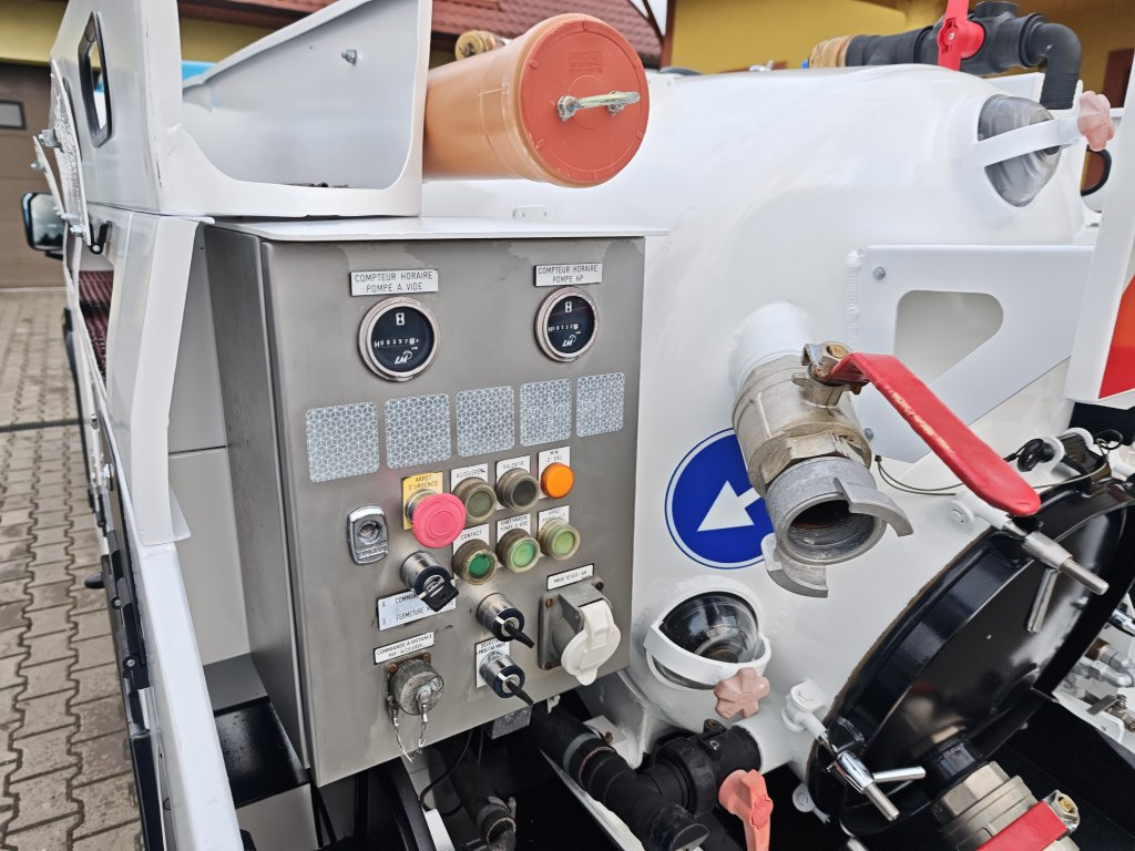 Vacuum truck Land Rover Defender VAACUM truck canalisation cleaner 4x4: picture 35