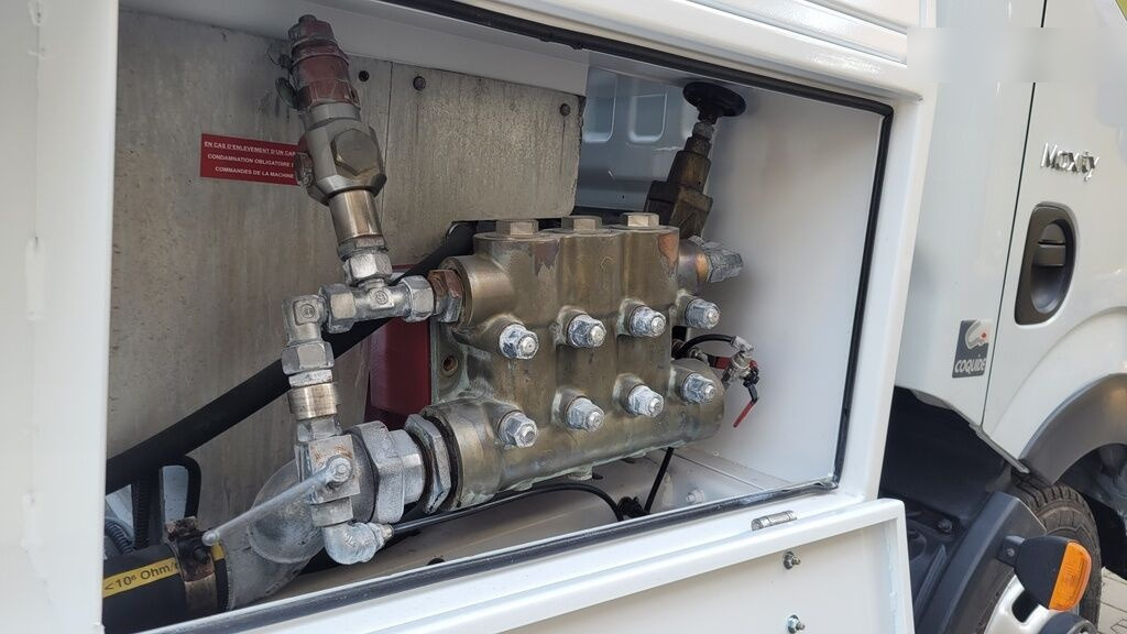 Vacuum truck Renault Maxity 140dxi HUVER COMBI: picture 28