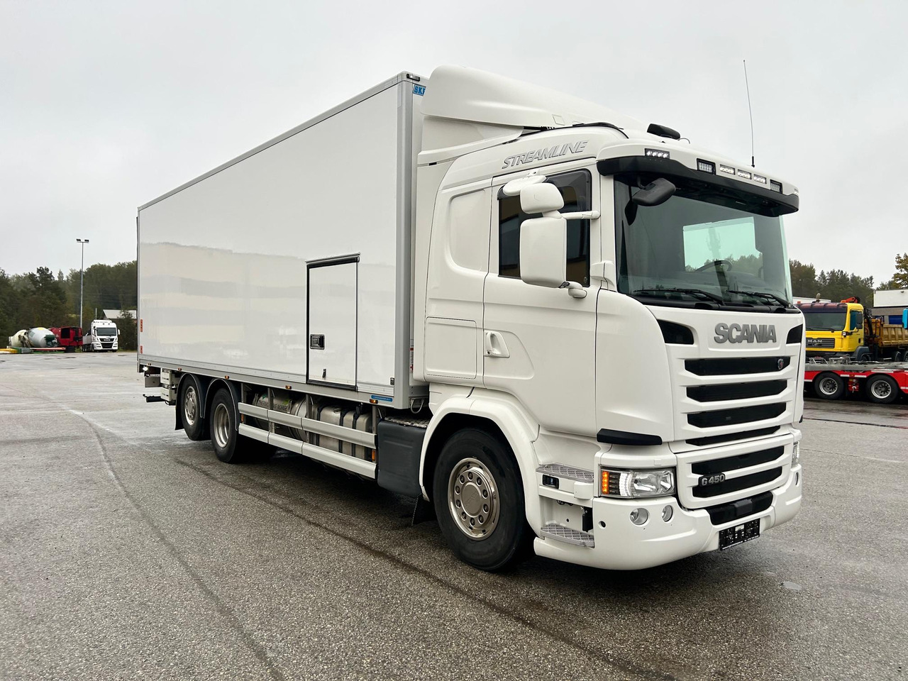 Isothermal truck SCANIA G450: picture 1