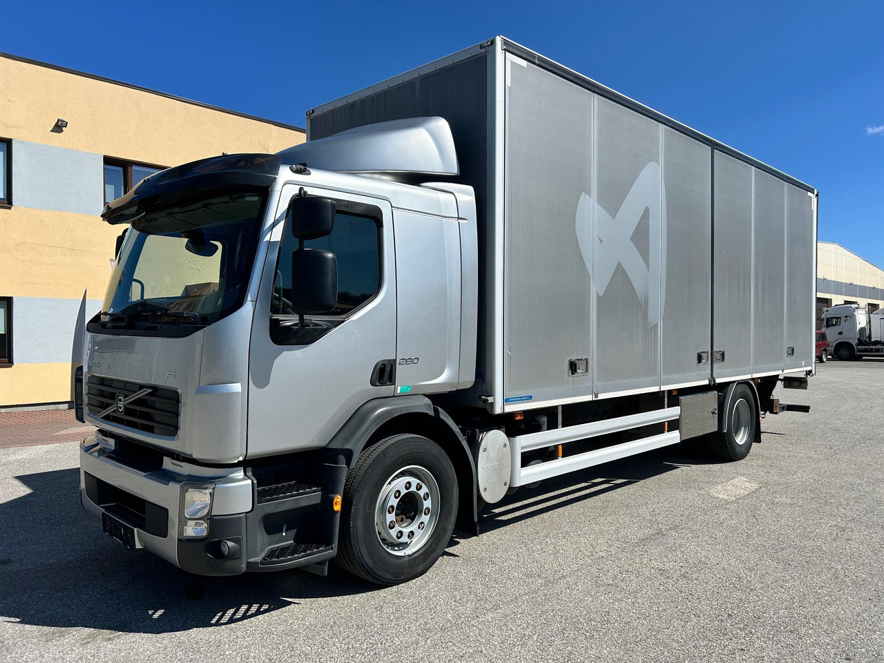 VOLVO FE260 - Box truck: picture 2 VOLVO FE260 - Box truck: picture 2