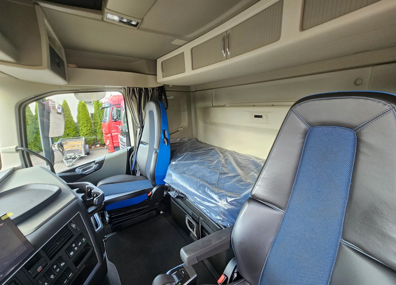 Hook lift truck VOLVO FH500: picture 26