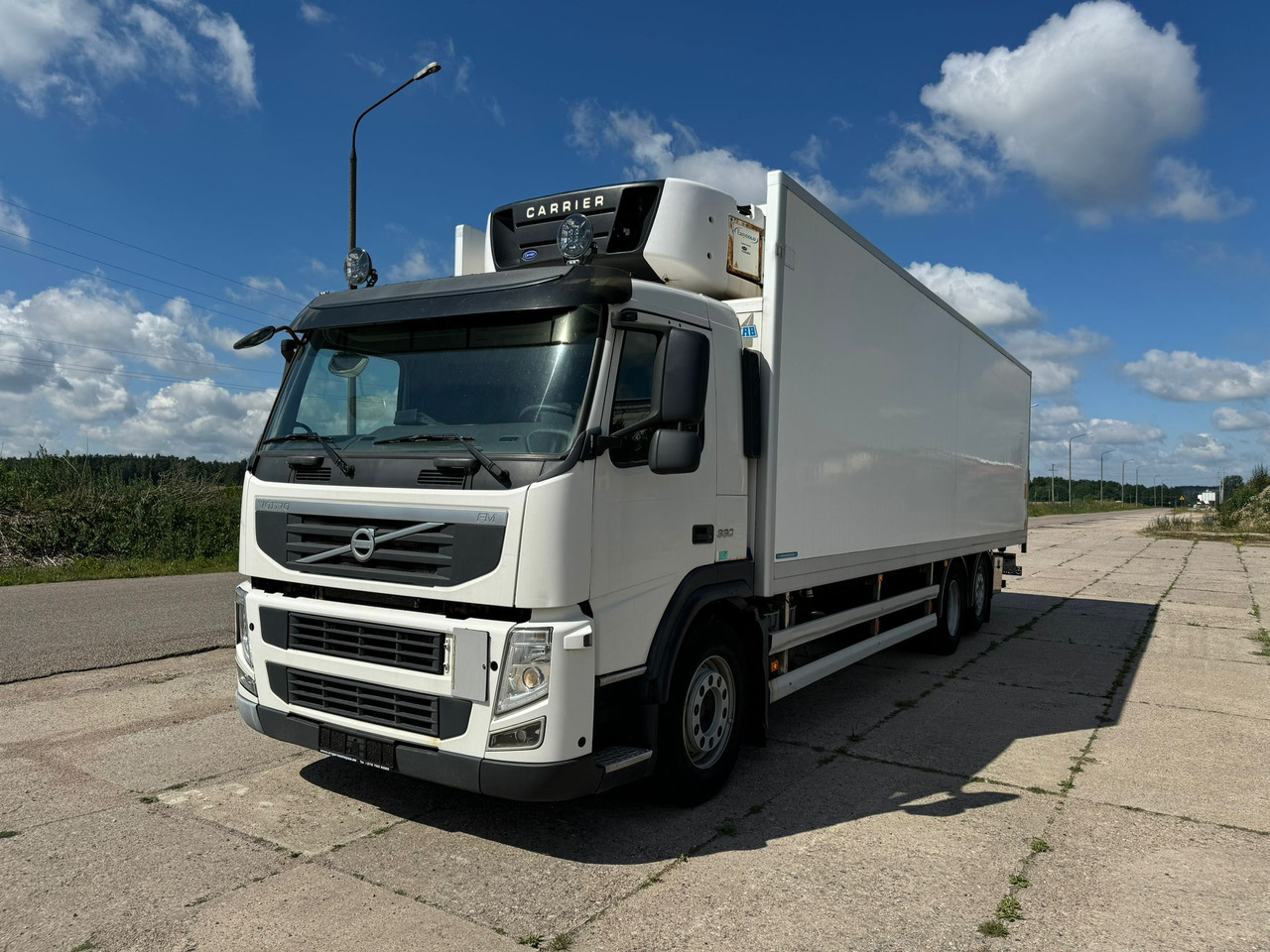 VOLVO FM330 - Refrigerator truck: picture 2 VOLVO FM330 - Refrigerator truck: picture 2
