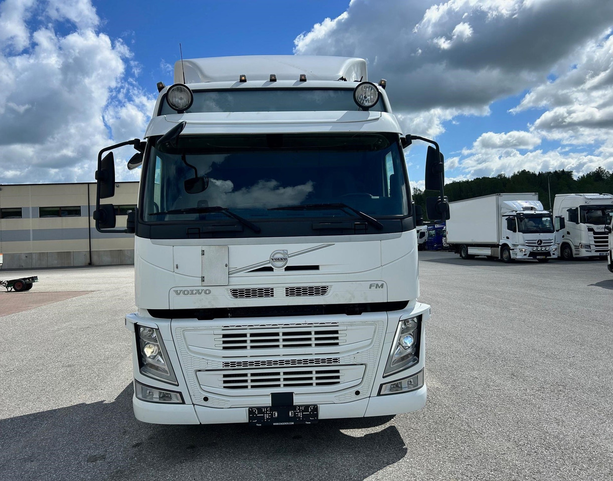 VOLVO FM330 - Cab chassis truck: picture 3 VOLVO FM330 - Cab chassis truck: picture 3