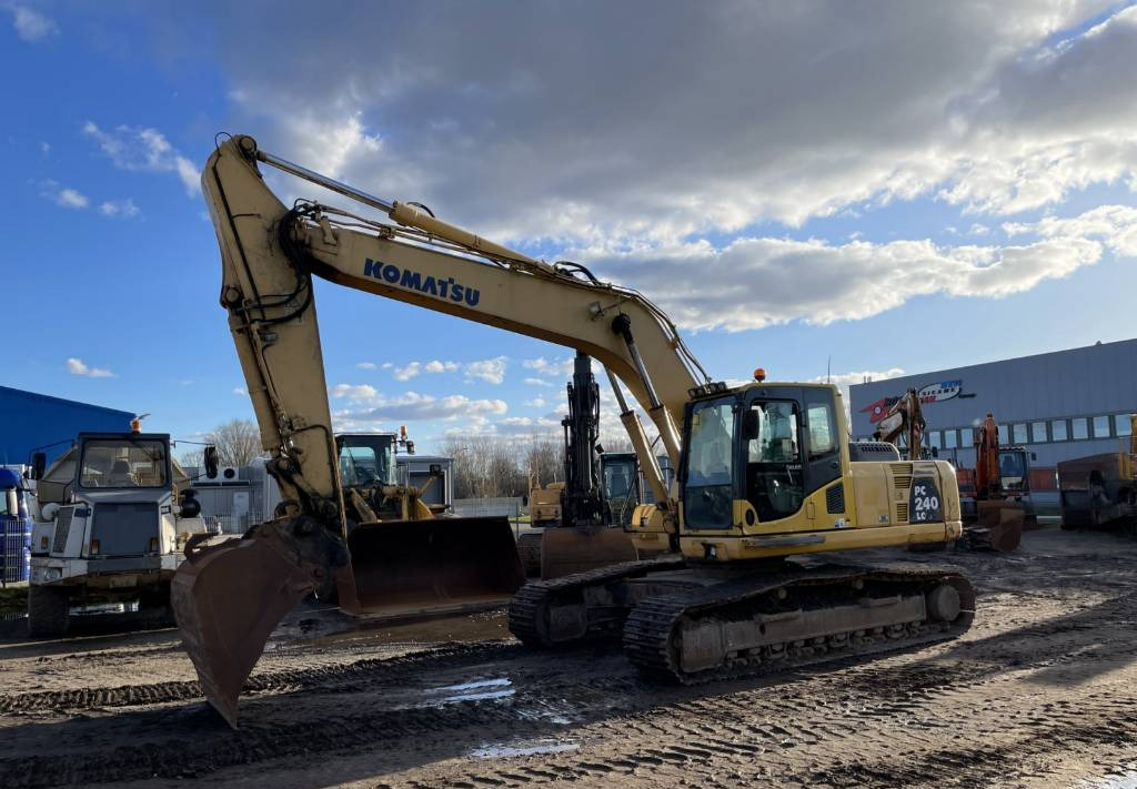 Komatsu PC 240LC-8 Hammerlines Klima 2 buckets - Crawler excavator: picture 3 Komatsu PC 240LC-8 Hammerlines Klima 2 buckets - Crawler excavator: picture 3