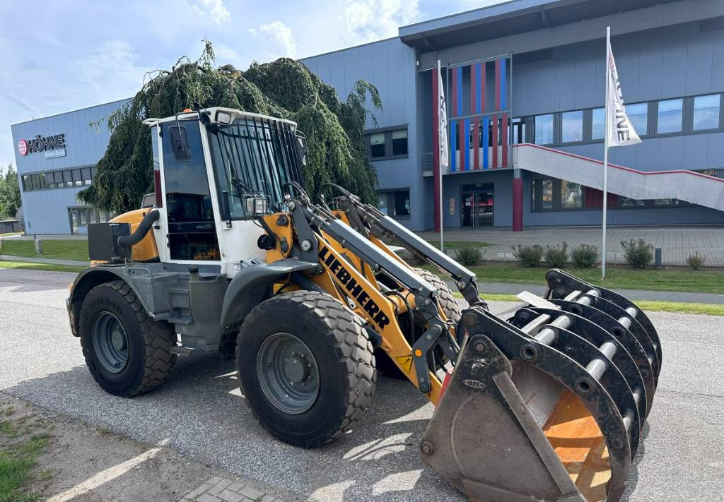 Liebherr L 514 Stereo +30 Kmh Klima 3er Kreis Greifschaufel - Wheel loader: picture 4 Liebherr L 514 Stereo +30 Kmh Klima 3er Kreis Greifschaufel - Wheel loader: picture 4