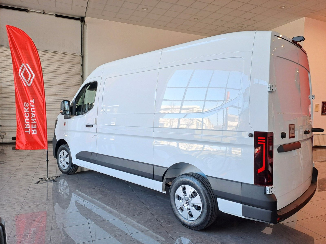 Renault Master L2H2 150 - NAV Klimaaut. Holzb. 270° - Panel van: picture 5 Renault Master L2H2 150 - NAV Klimaaut. Holzb. 270° - Panel van: picture 5
