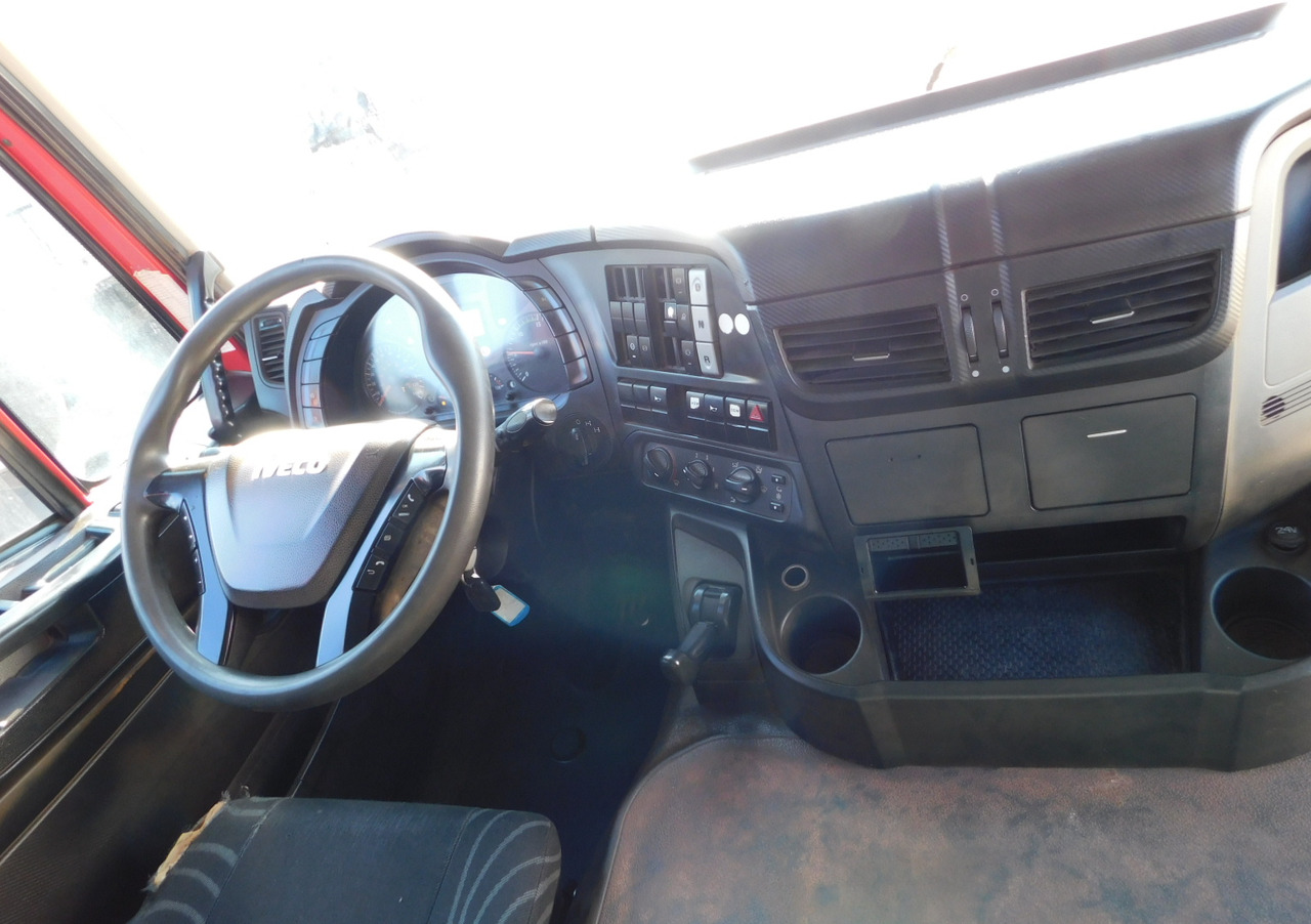 Interior photo 1: Tipper Iveco Trakker 450