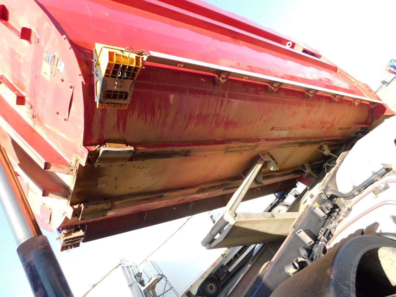 Tipper Iveco Trakker 450: picture 7