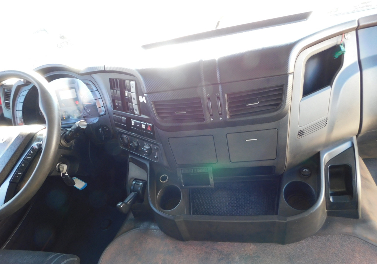 Tipper Iveco Trakker 450: picture 6