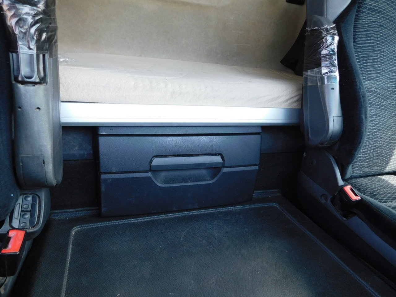 Tractor unit Mercedes Actros 1842: picture 7 Tractor unit Mercedes Actros 1842: picture 7