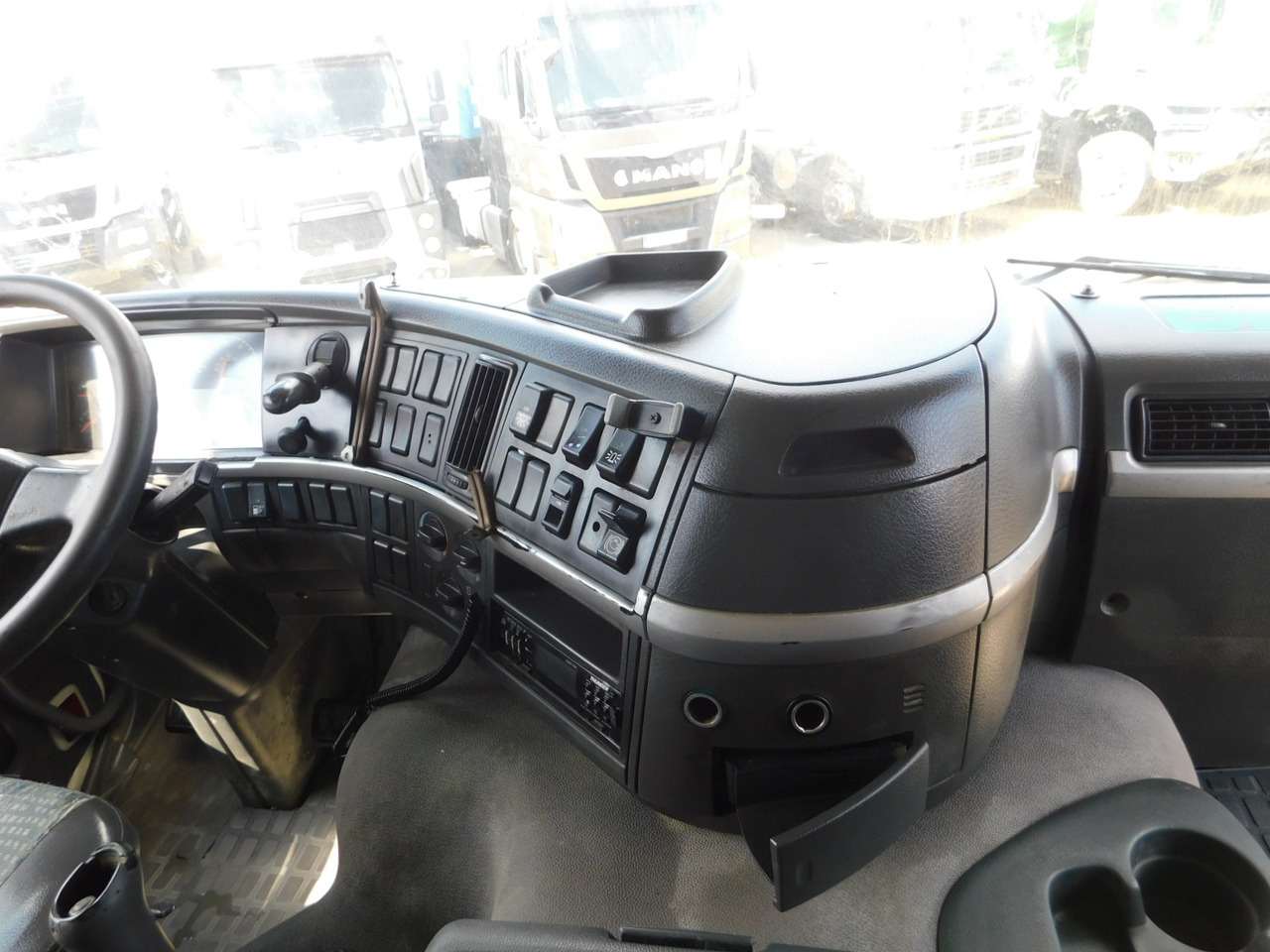 Concrete mixer truck Volvo Fm9 380: picture 7