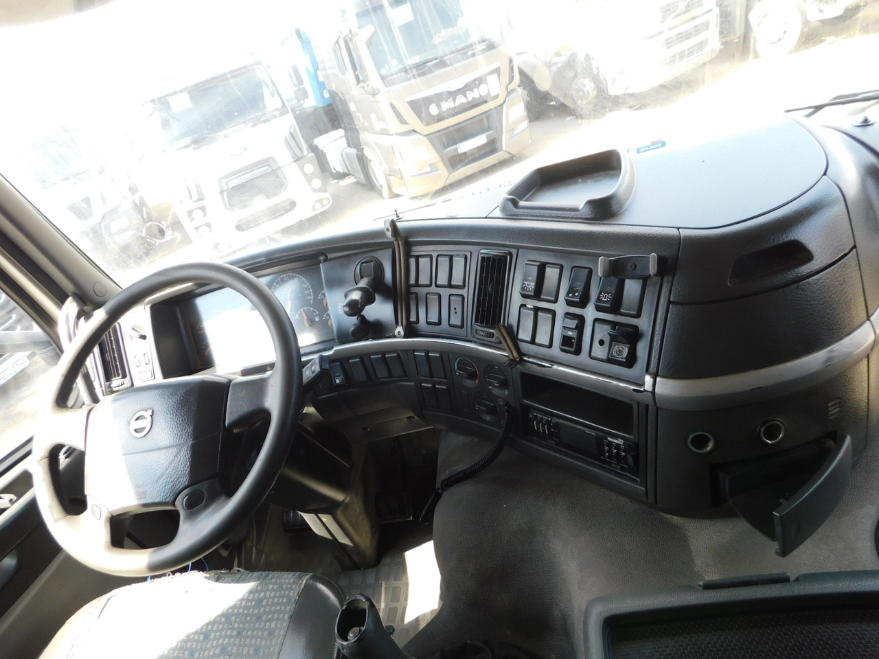 Concrete mixer truck Volvo Fm9 380: picture 6