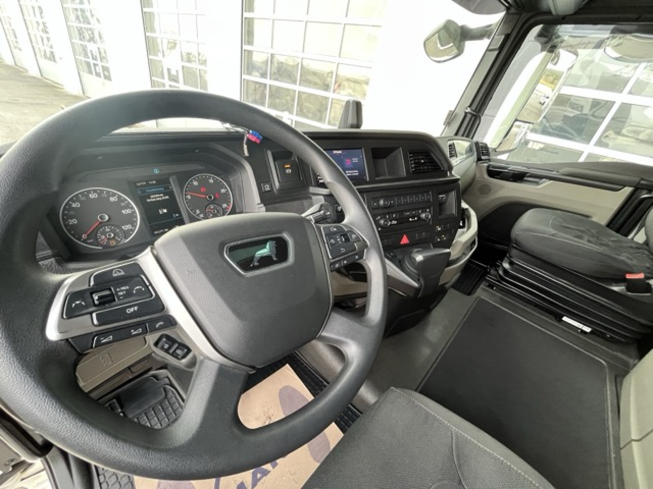 MAN TGX 26.470 6x2-4 LL CH Multiwechsler Euro6 Klima - Container transporter/ Swap body truck: picture 5 MAN TGX 26.470 6x2-4 LL CH Multiwechsler Euro6 Klima - Container transporter/ Swap body truck: picture 5