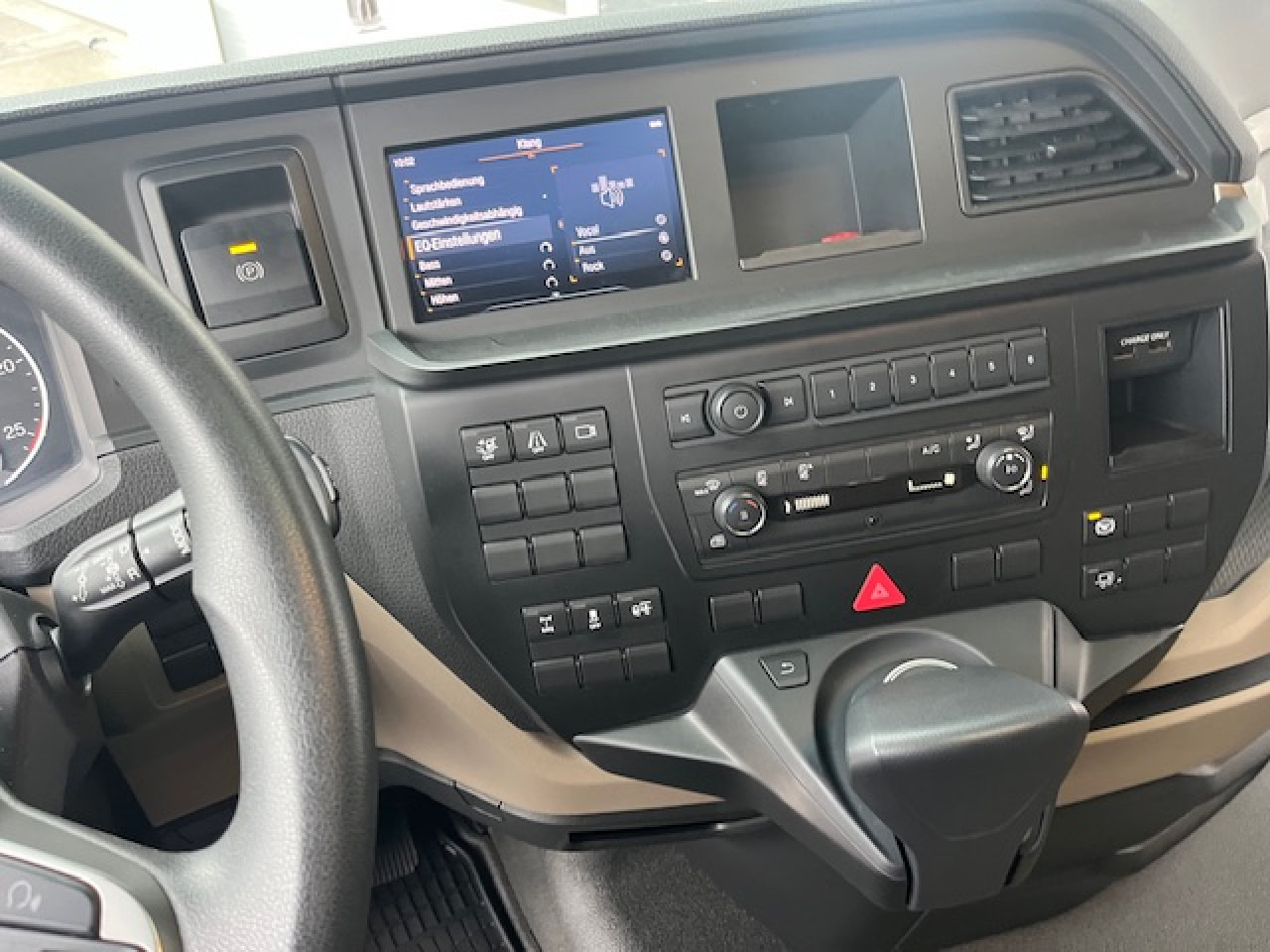 MAN TGX 18.470 4x2 BLS Euro6 Retarder Klima Luftfeder - Tractor unit: picture 4 MAN TGX 18.470 4x2 BLS Euro6 Retarder Klima Luftfeder - Tractor unit: picture 4