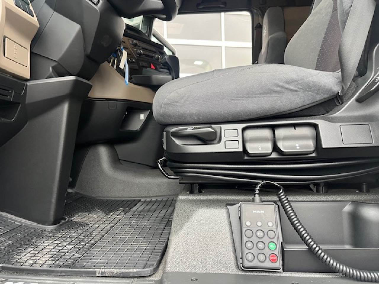 MAN TGX 18.470 4x2 BLS Euro6 Retarder Klima Luftfeder - Tractor unit: picture 5 MAN TGX 18.470 4x2 BLS Euro6 Retarder Klima Luftfeder - Tractor unit: picture 5