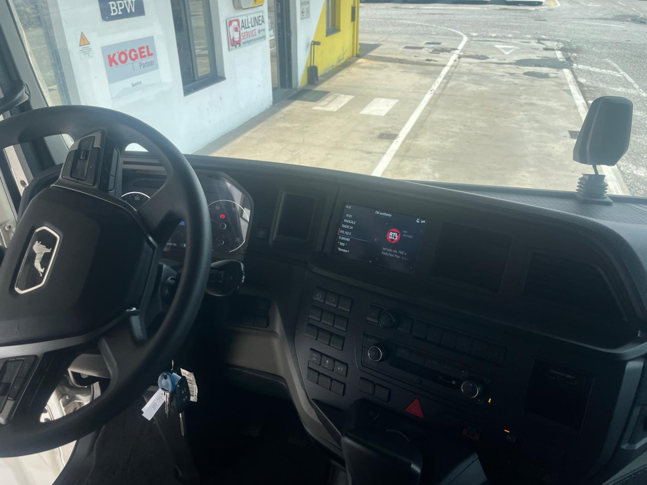 MAN TGX 18.510 4x2 BL SA ADR FL EXII EXIII Euro6 Klima - Tractor unit: picture 2 MAN TGX 18.510 4x2 BL SA ADR FL EXII EXIII Euro6 Klima - Tractor unit: picture 2