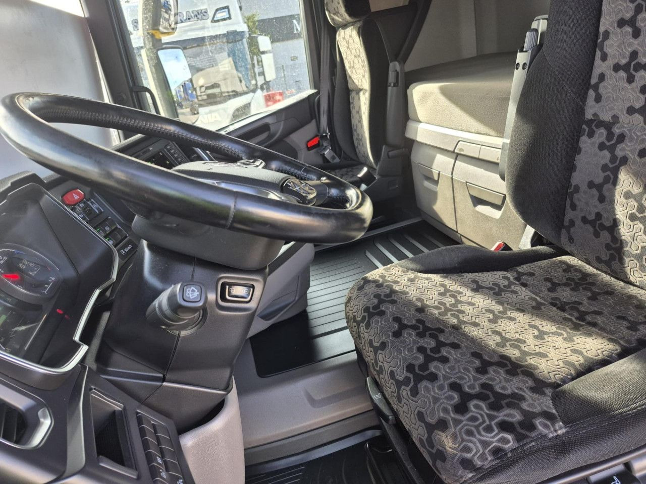 Scania R 450 leasing Scania R 450: picture 6 Scania R 450 leasing Scania R 450: picture 6