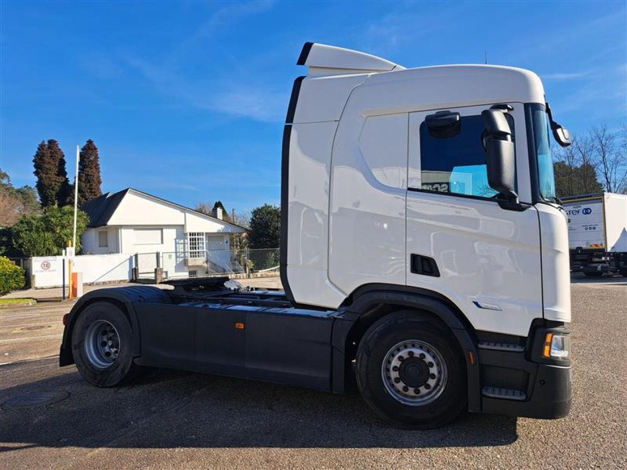 UVES01250033 - Tractor unit: picture 3 UVES01250033 - Tractor unit: picture 3