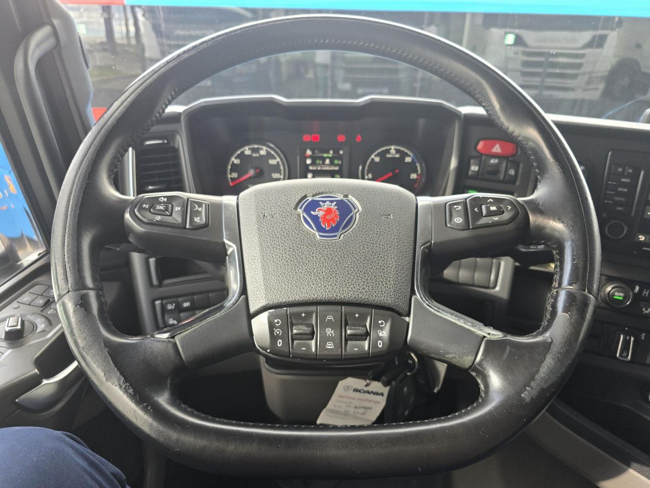 Tractor unit UVES05250009: picture 7