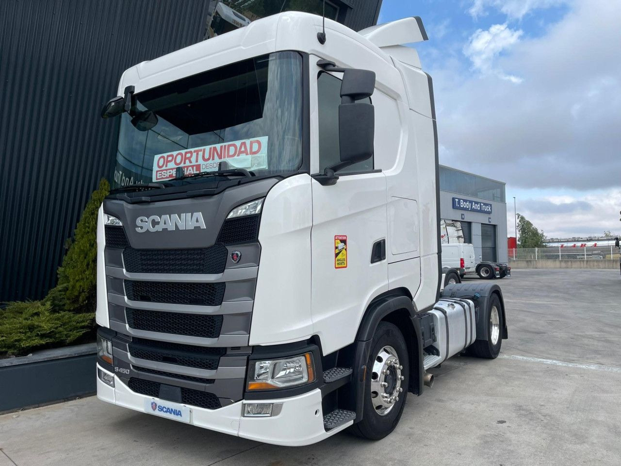 UVES06240011 - Tractor unit: picture 1 UVES06240011 - Tractor unit: picture 1