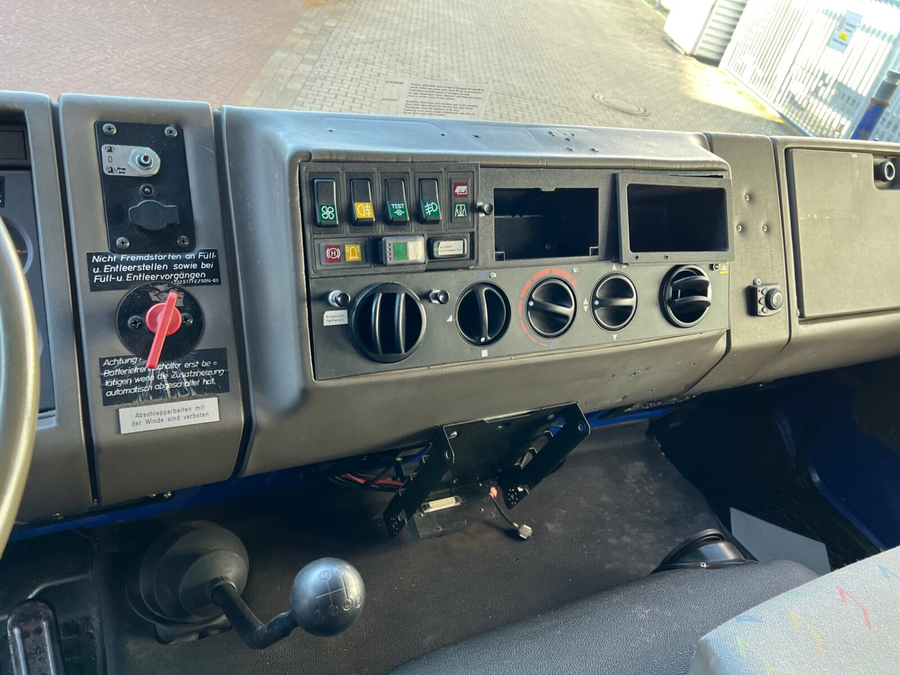 120-23 AW 4x4 Doka 120-23 AW 4x4 Doka, V8-Motor, Mannschaftswagen 16 Sitze, Seilwinde - Fire truck: picture 2 120-23 AW 4x4 Doka 120-23 AW 4x4 Doka, V8-Motor, Mannschaftswagen 16 Sitze, Seilwinde - Fire truck: picture 2
