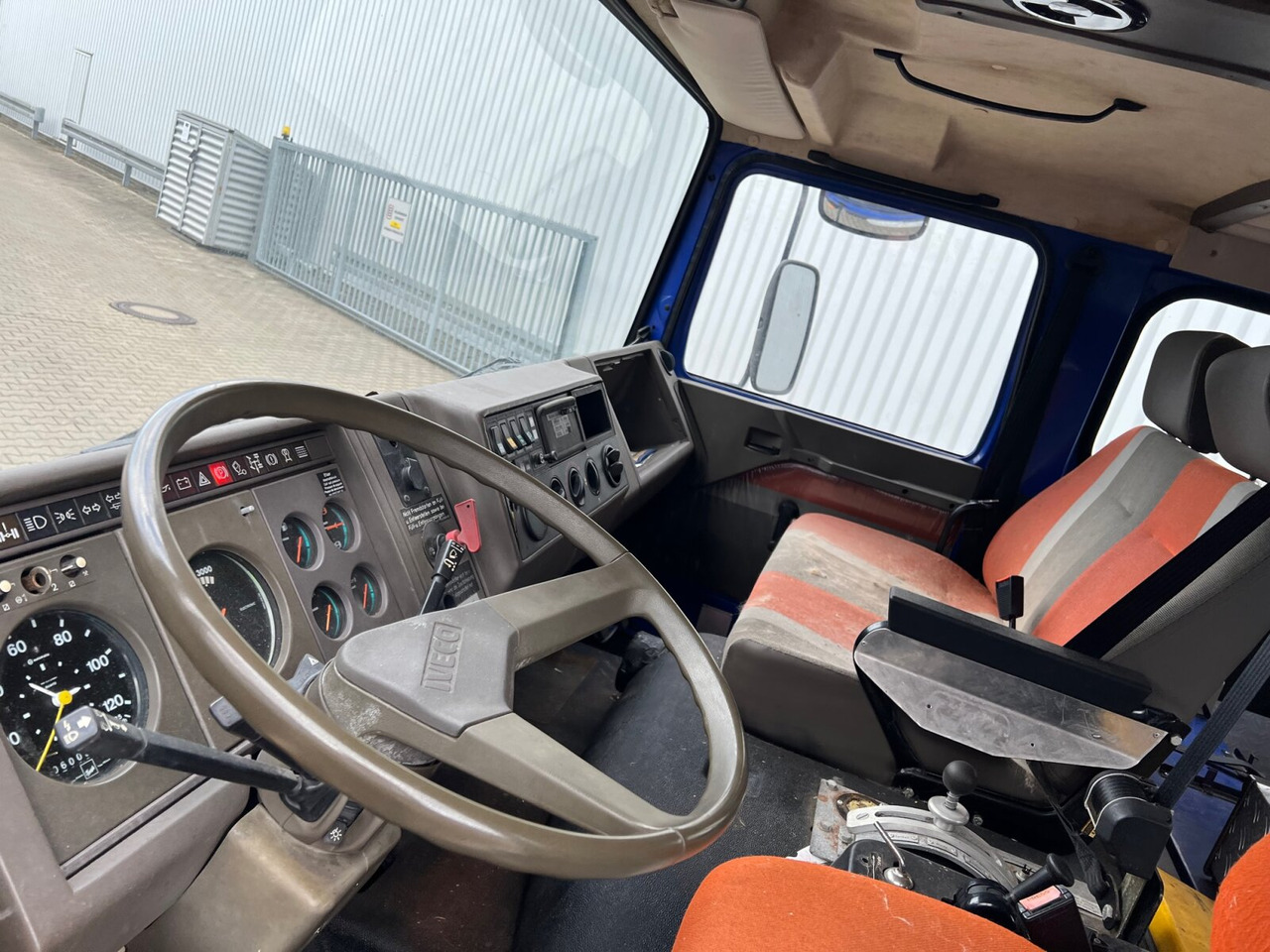 120-23 AW 4x4 Doka 120-23 AW 4x4 Doka, V8-Motor, Seilwinde - Cab chassis truck: picture 2 120-23 AW 4x4 Doka 120-23 AW 4x4 Doka, V8-Motor, Seilwinde - Cab chassis truck: picture 2