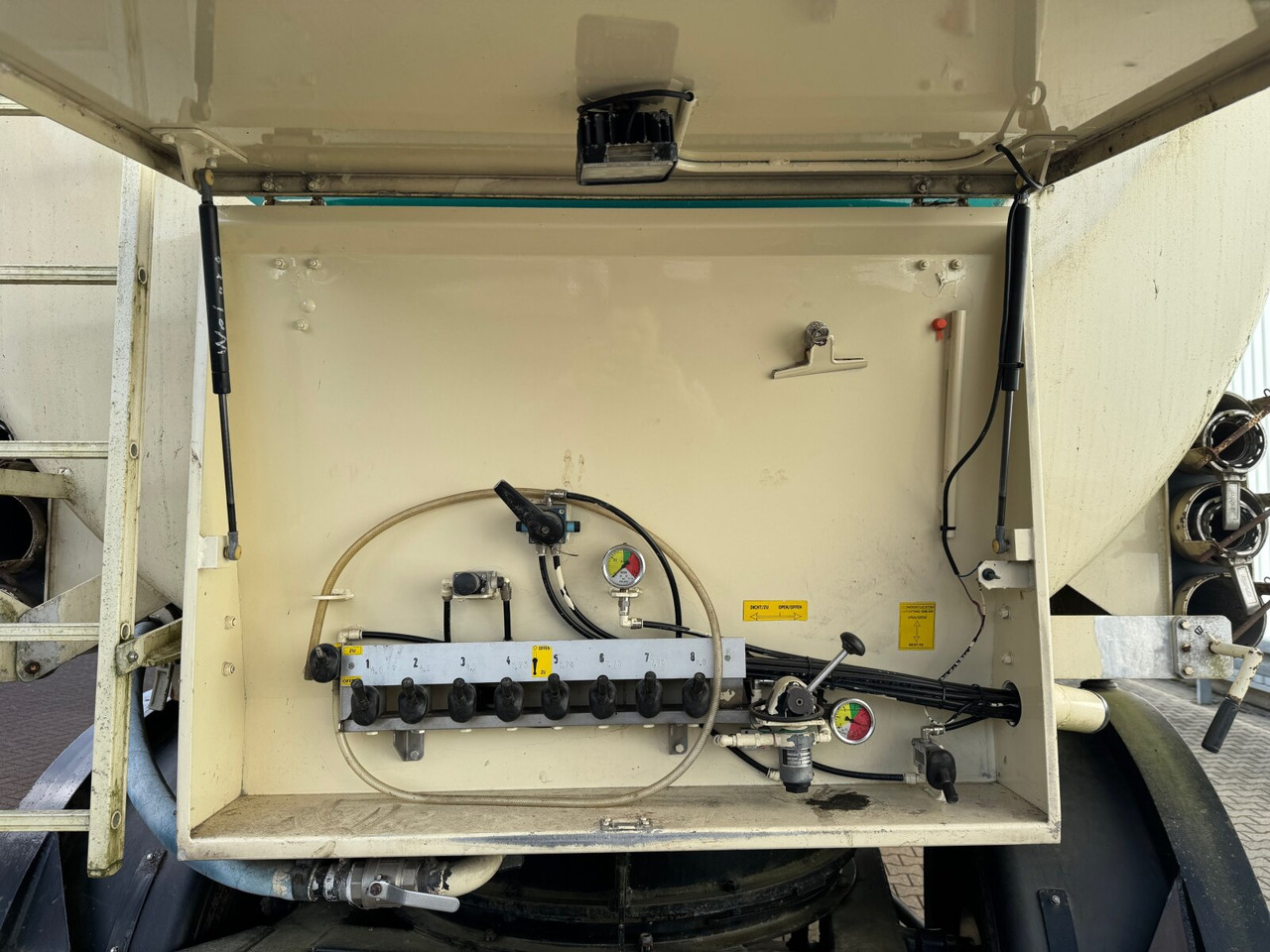 97WSL 33-24 Siloauflieger Welgro 97WSL 33-24 Siloauflieger, Lenkachse, 8 Kammern, ca. 51m³ - Silo semi-trailer: picture 4 97WSL 33-24 Siloauflieger Welgro 97WSL 33-24 Siloauflieger, Lenkachse, 8 Kammern, ca. 51m³ - Silo semi-trailer: picture 4