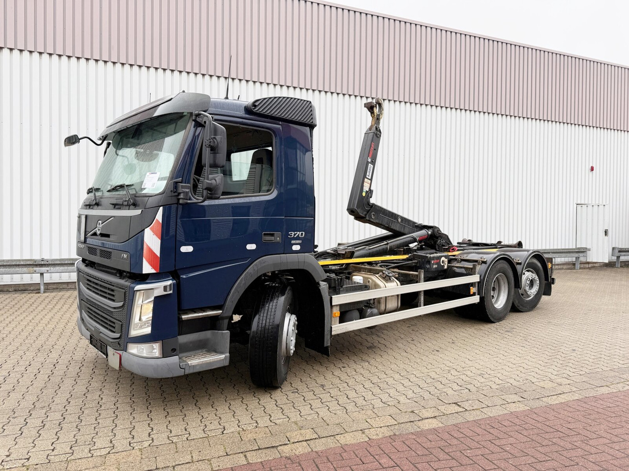 FM 370/410 6x2 FM 370/410 6x2, Lenk-/Liftachse - Hook lift truck: picture 1 FM 370/410 6x2 FM 370/410 6x2, Lenk-/Liftachse - Hook lift truck: picture 1