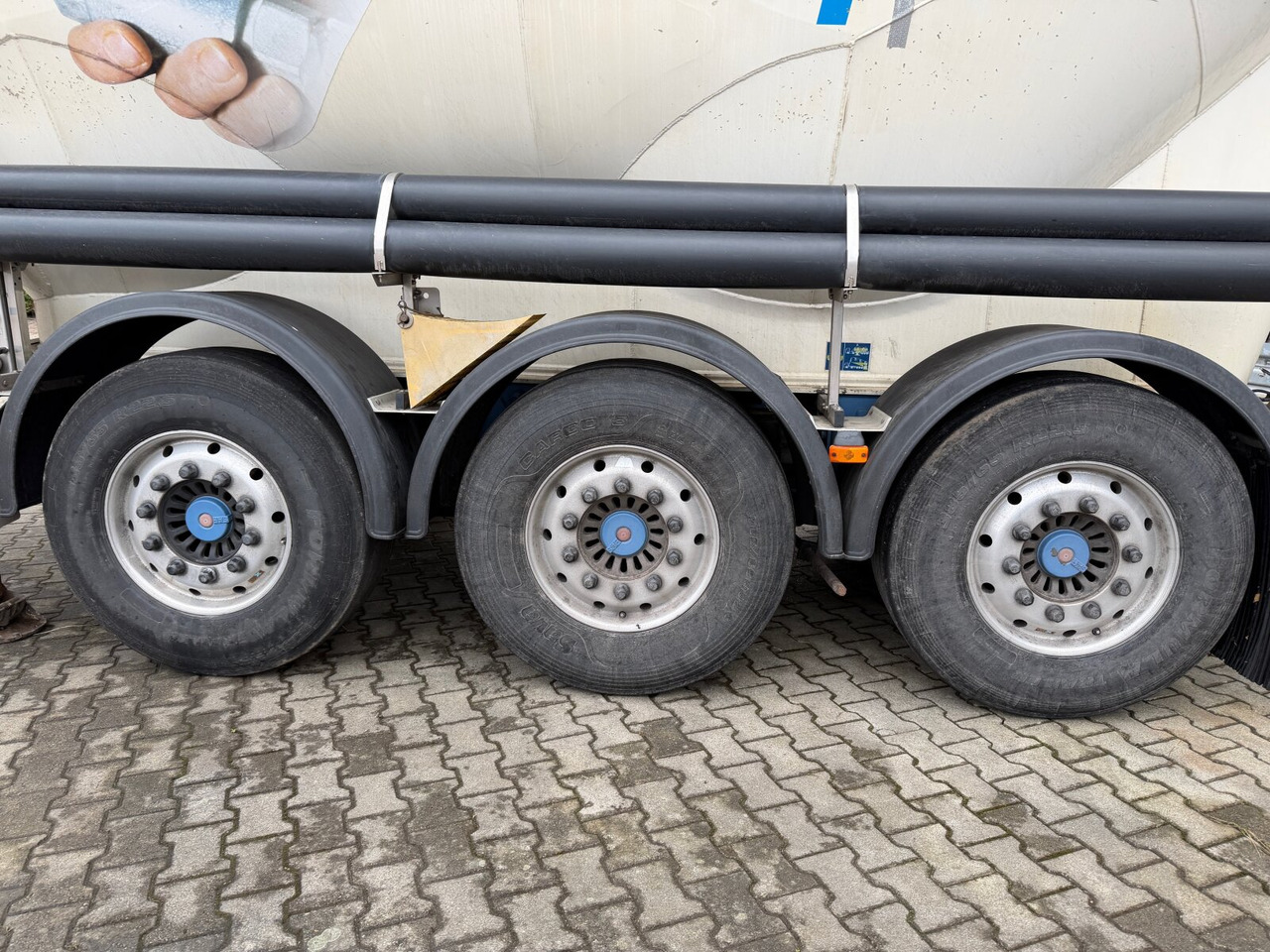 Feldbinder EUT 38.3-3 EUT 38.3-3, Liftachse, 3 Kammern, ca. 38.000l - Silo semi-trailer: picture 5 Feldbinder EUT 38.3-3 EUT 38.3-3, Liftachse, 3 Kammern, ca. 38.000l - Silo semi-trailer: picture 5