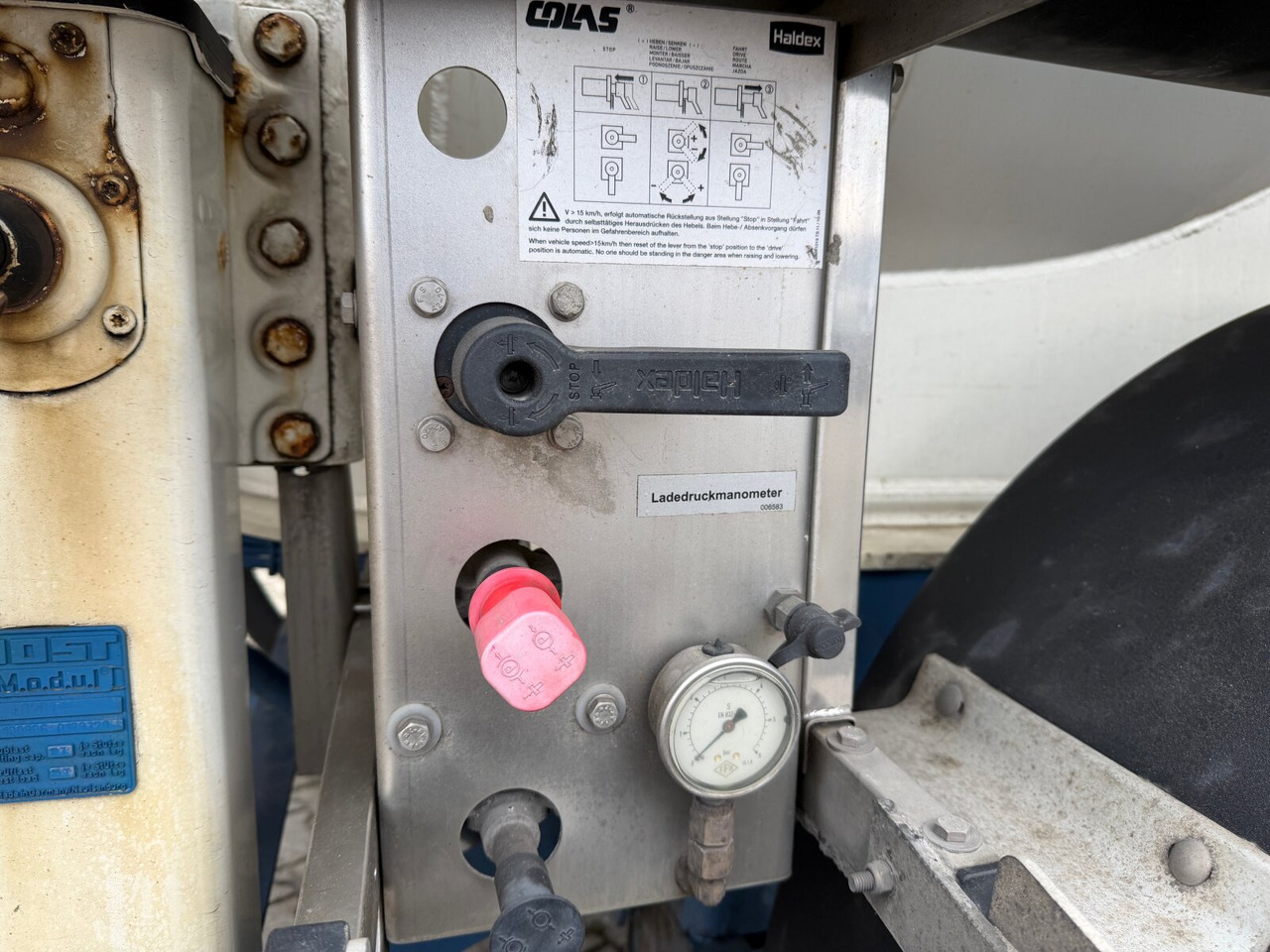 Feldbinder EUT 38.3-3 EUT 38.3-3, Liftachse, 3 Kammern, ca. 38.000l - Silo semi-trailer: picture 4 Feldbinder EUT 38.3-3 EUT 38.3-3, Liftachse, 3 Kammern, ca. 38.000l - Silo semi-trailer: picture 4