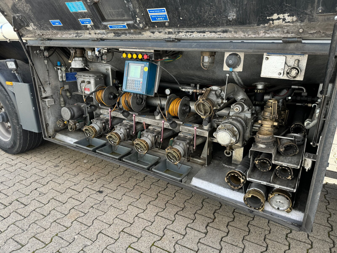 Feldbinder TSA 44.3-4 TSA 44.3-4, Tankauflieger, 4 Kammern, 43300l - Tank semi-trailer: picture 3 Feldbinder TSA 44.3-4 TSA 44.3-4, Tankauflieger, 4 Kammern, 43300l - Tank semi-trailer: picture 3