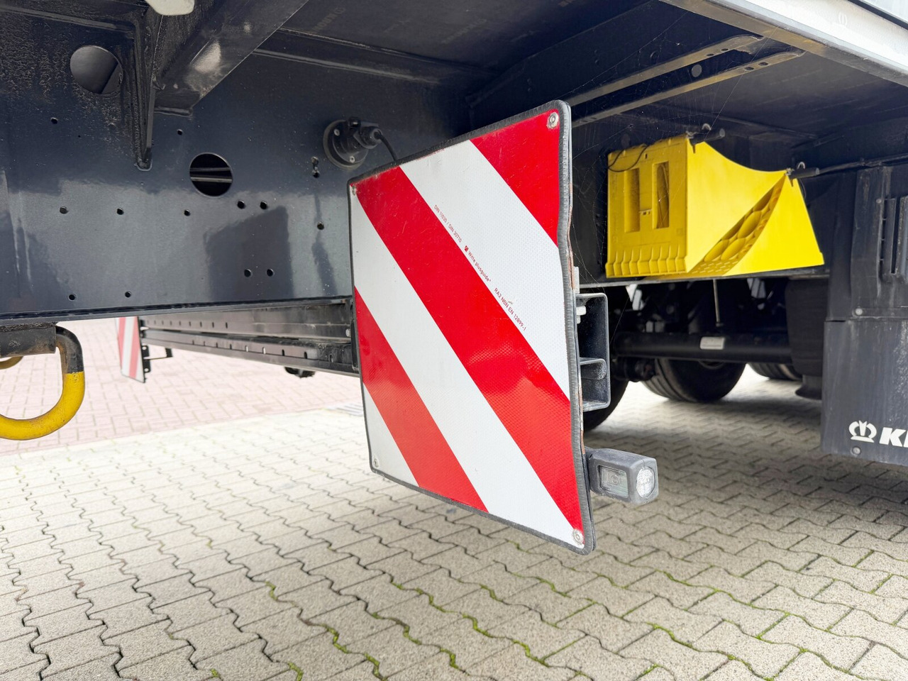 Krone SDP 27 SDP 27, Liftachse, Twist-Locks, 20/2x20/40Fuß, Neuwertig! - Dropside/ Flatbed semi-trailer: picture 3 Krone SDP 27 SDP 27, Liftachse, Twist-Locks, 20/2x20/40Fuß, Neuwertig! - Dropside/ Flatbed semi-trailer: picture 3