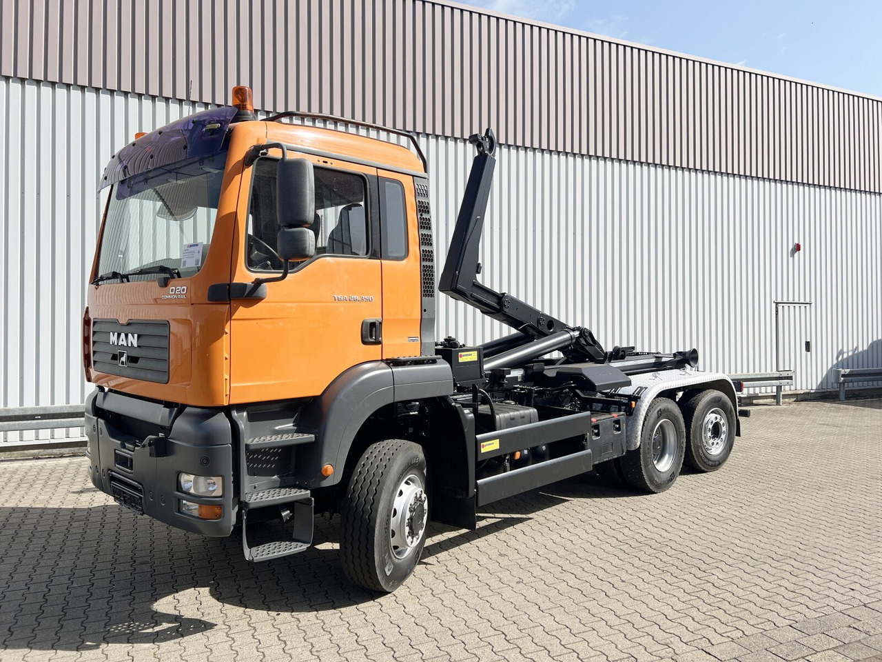 MAN TGA 28.350 6X4-4 BL TGA 28.350 6X4-4 BL, Lift-/Lenkachse, Meiller - Hook lift truck: picture 1 MAN TGA 28.350 6X4-4 BL TGA 28.350 6X4-4 BL, Lift-/Lenkachse, Meiller - Hook lift truck: picture 1