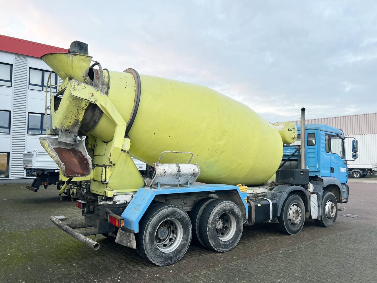 Concrete mixer truck MAN TGA 35.410 8x4 BB TGA 35.410 8x4 BB, Betonmischer Karrena 10m³: picture 8