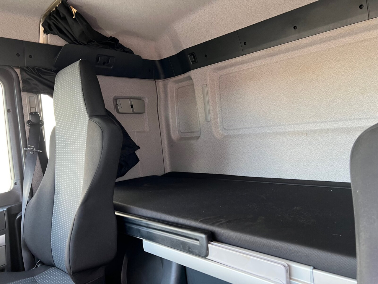 Box truck MAN TGL 12.220 4X2 BL TGL 12.220 4X2 BL mit Dhollandia LBW: picture 6