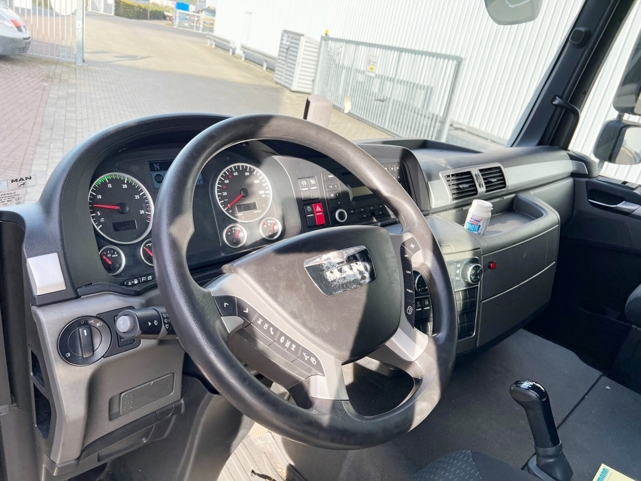 MAN TGL 12.220 4X2 BL TGL 12.220 4X2 BL mit Dhollandia LBW - Box truck: picture 3 MAN TGL 12.220 4X2 BL TGL 12.220 4X2 BL mit Dhollandia LBW - Box truck: picture 3